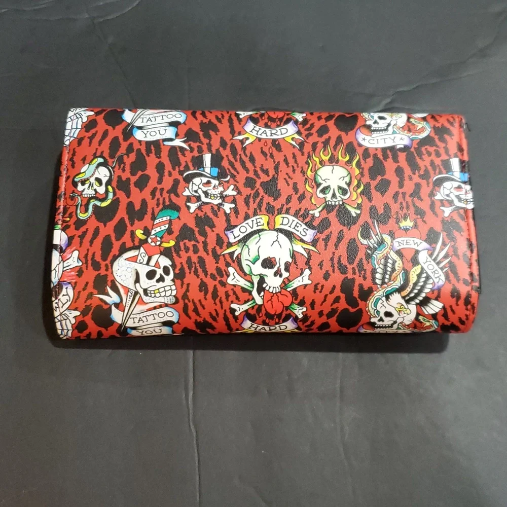 Ed Hardy red black iconic Ed Hardy goth skull imagery printed trifold wallet new - Picture 10 of 11